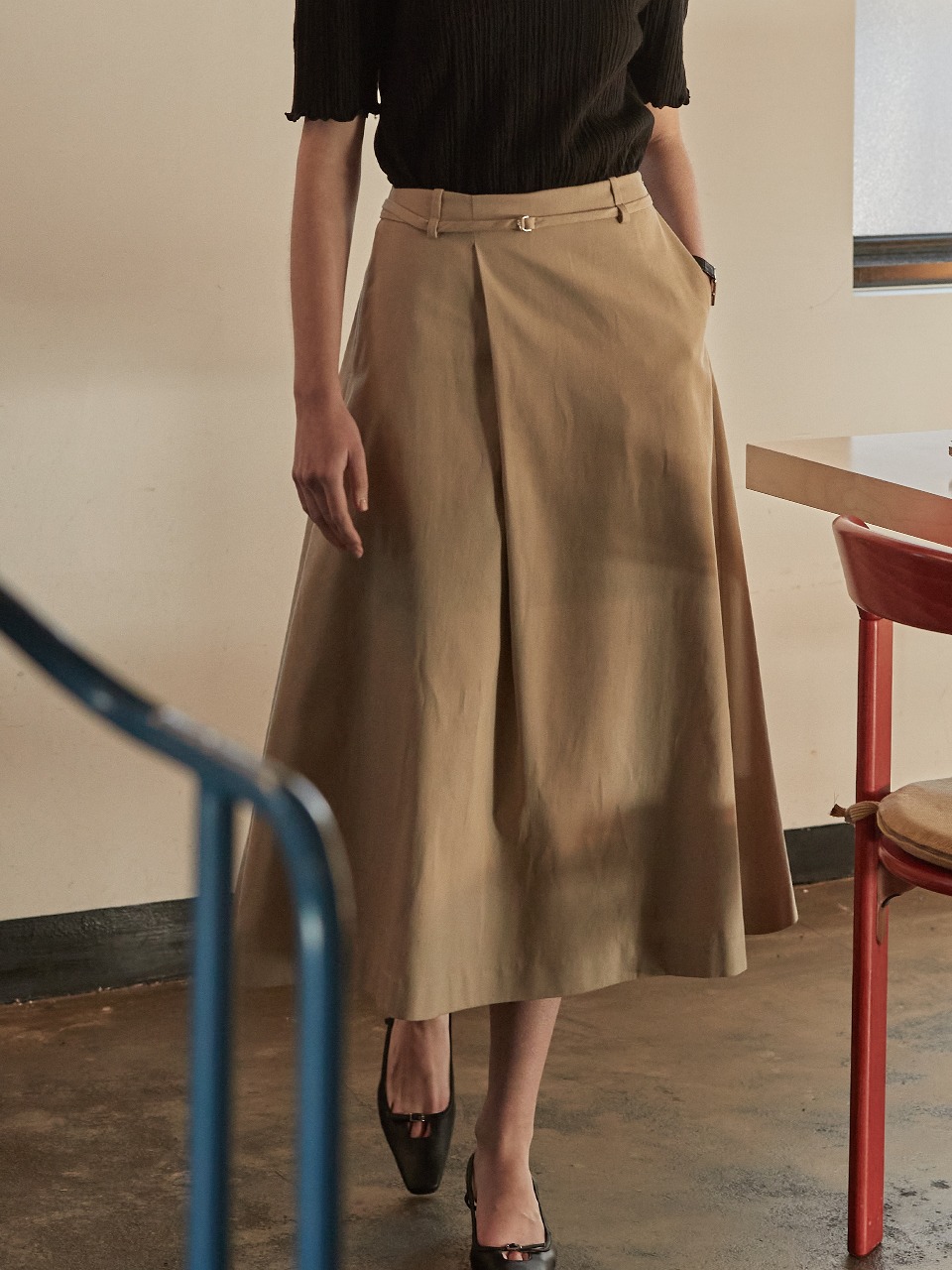 Diagonal tuck belt skirt - Beige