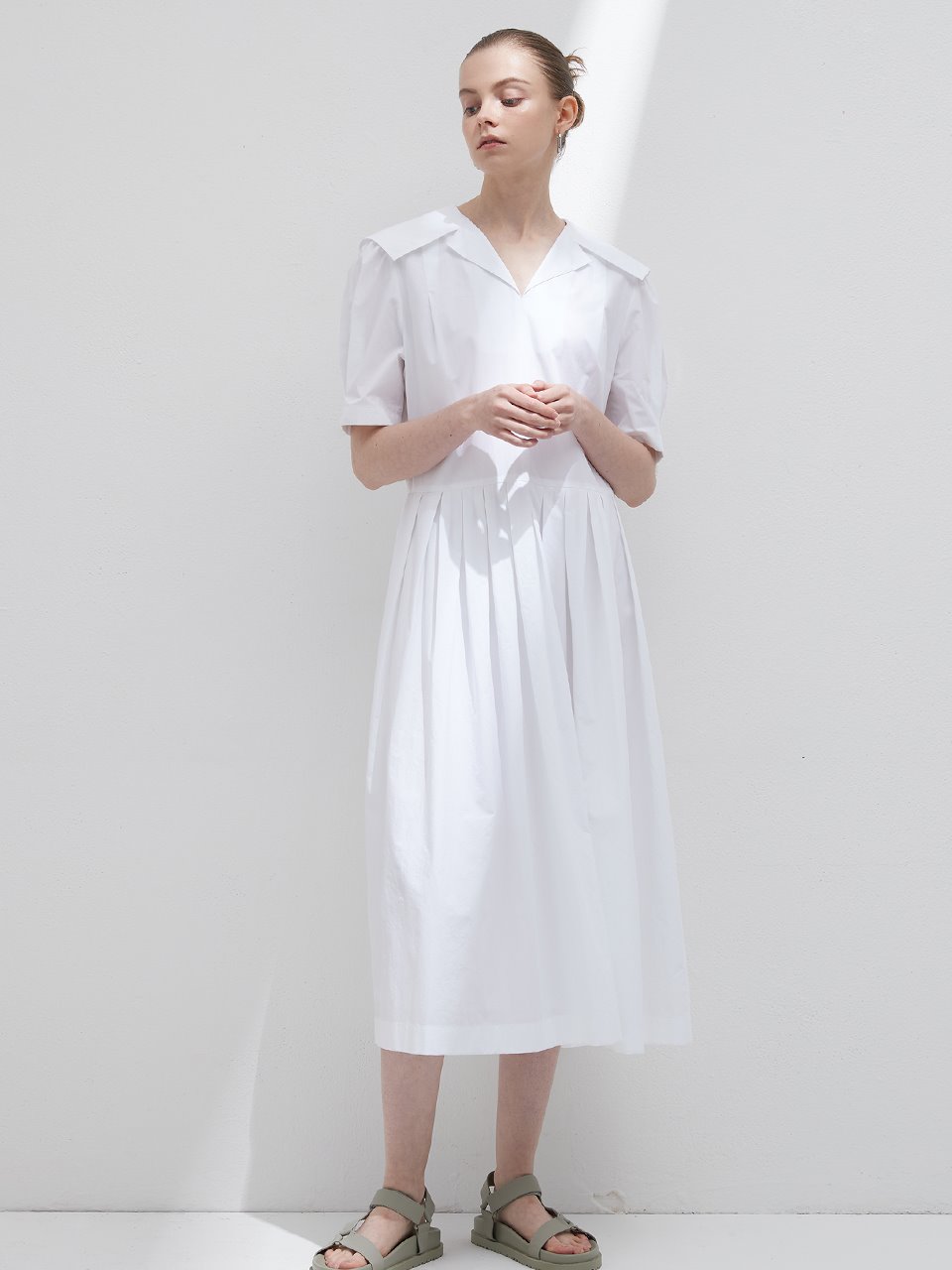 Sailor collar tuck dress - White